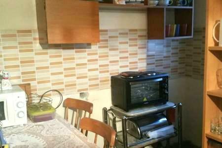 Communist Style Apartment Тирана Екстериор снимка