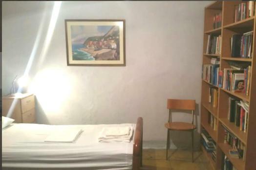 Communist Style Apartment Тирана Екстериор снимка